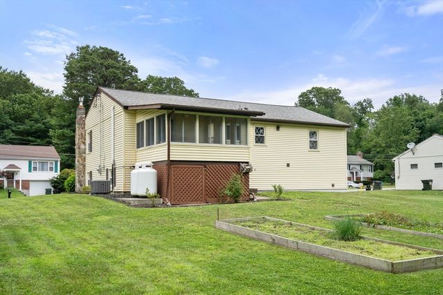 35 Nancy Dr, Webster, MA 01570