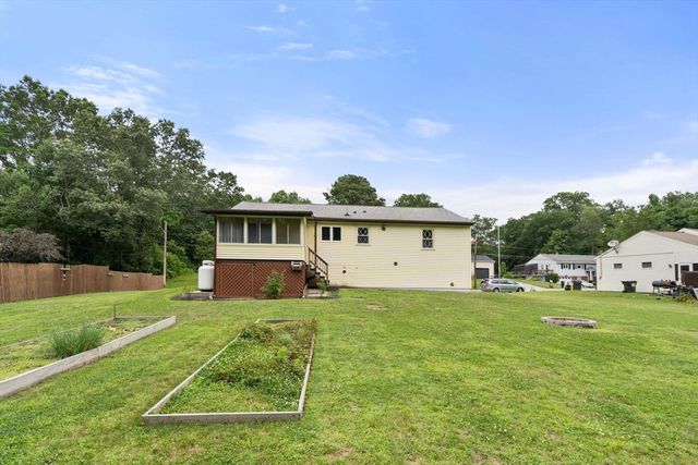 35 Nancy Dr, Webster, MA 01570
