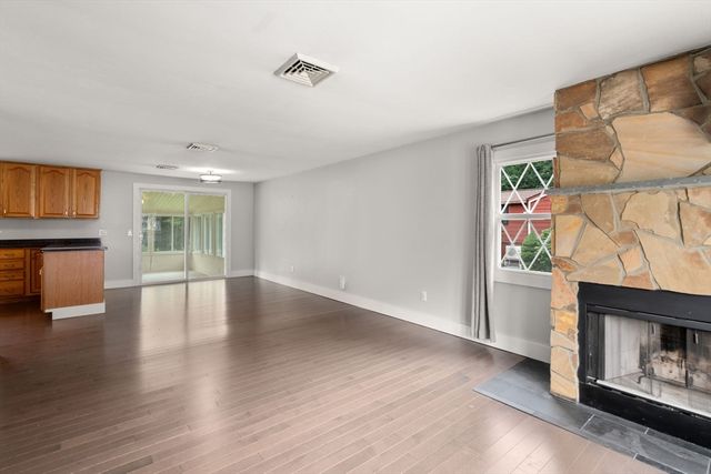 35 Nancy Dr, Webster, MA 01570