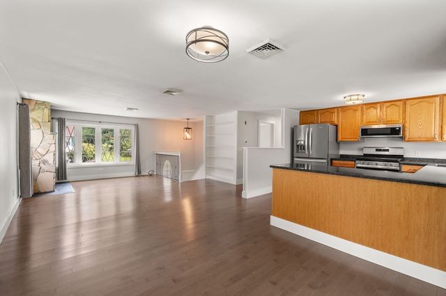 35 Nancy Dr, Webster, MA 01570