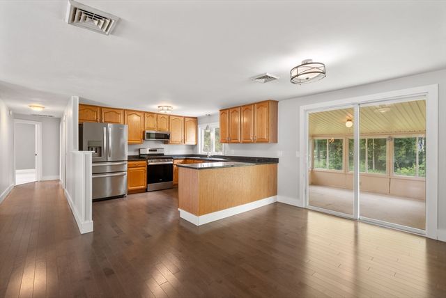 35 Nancy Dr, Webster, MA 01570