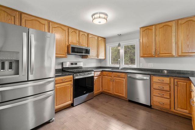 35 Nancy Dr, Webster, MA 01570