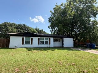 6836 Western Hills Drive, Dallas, TX 75217