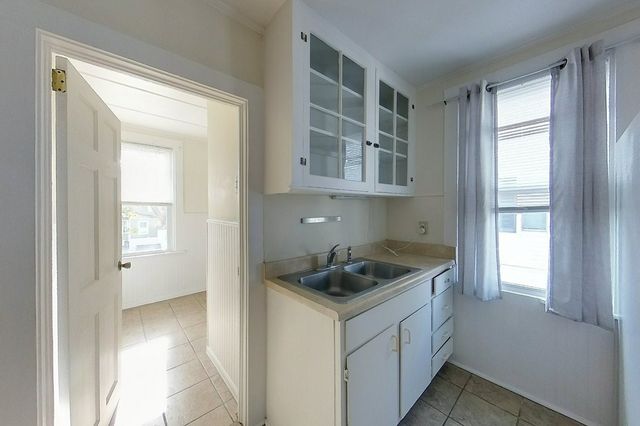 19 Dixon Street 2, Newport, RI 02840