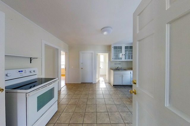 19 Dixon Street 2, Newport, RI 02840