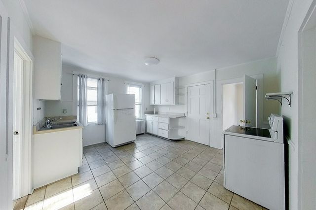 19 Dixon Street 2, Newport, RI 02840