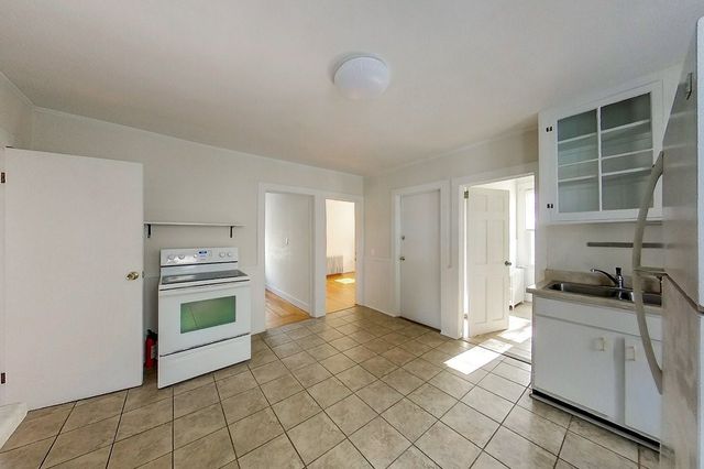 19 Dixon Street 2, Newport, RI 02840