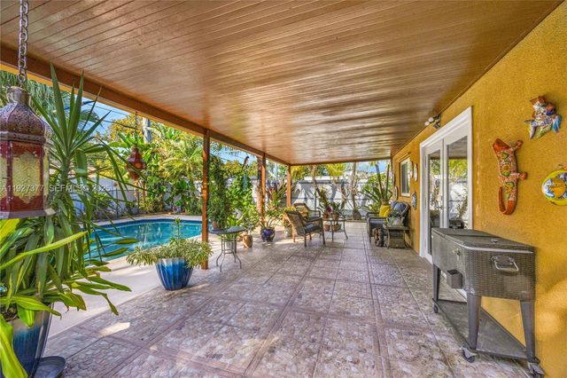 4110 W 7th Ln, Hialeah, FL 33012