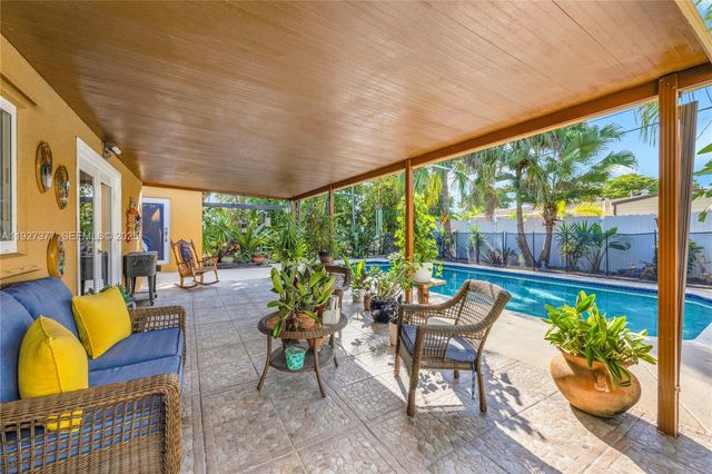 4110 W 7th Ln, Hialeah, FL 33012