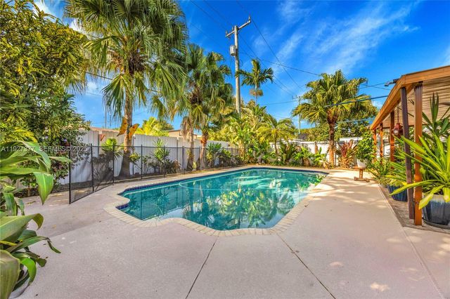 4110 W 7th Ln, Hialeah, FL 33012