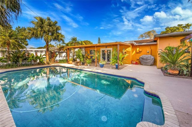 4110 W 7th Ln, Hialeah, FL 33012