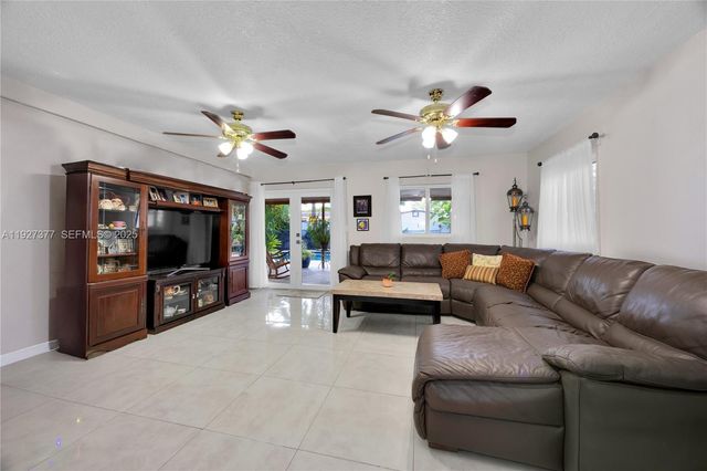 4110 W 7th Ln, Hialeah, FL 33012