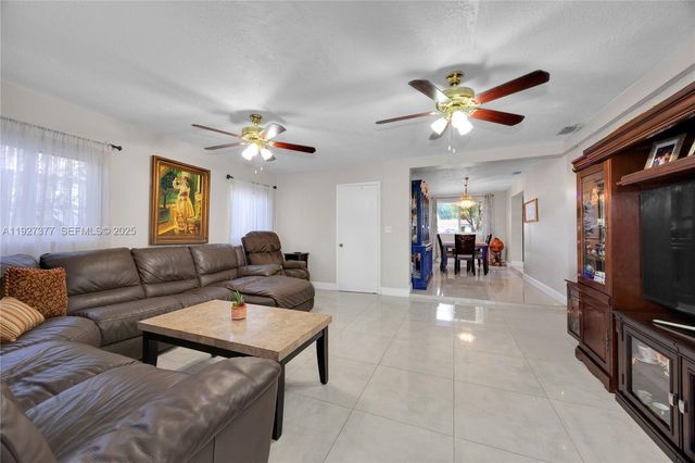 4110 W 7th Ln, Hialeah, FL 33012