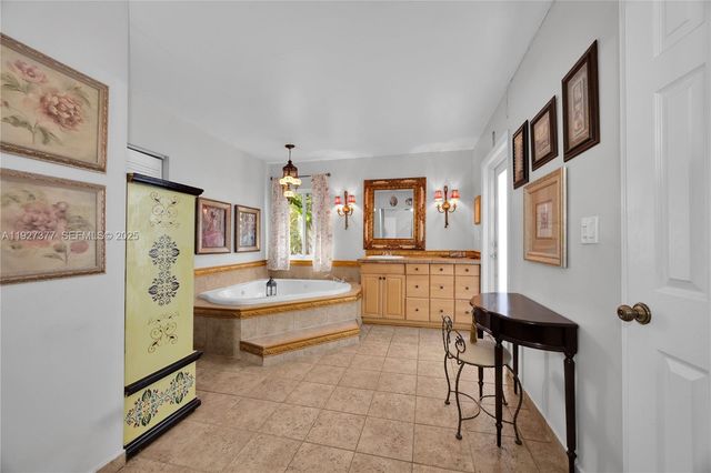 4110 W 7th Ln, Hialeah, FL 33012