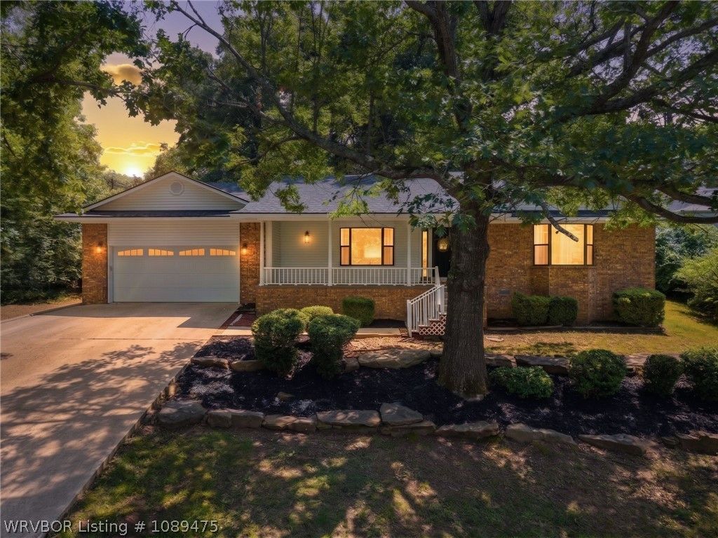 605 Azure Hills Drive, Van Buren, AR 72956