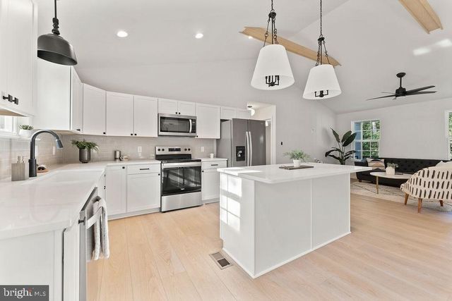 95 WOODLAND SHORES DR, Louisa, VA 23093