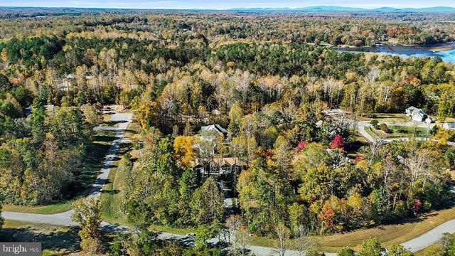 95 WOODLAND SHORES DR, Louisa, VA 23093