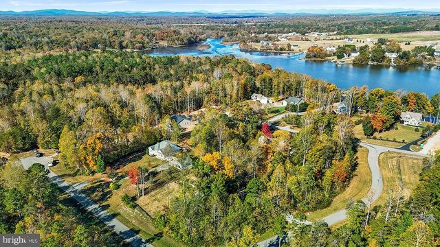 95 WOODLAND SHORES DR, Louisa, VA 23093