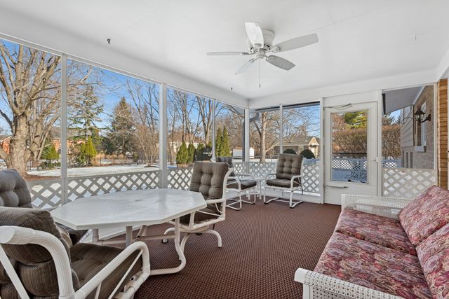 1210 Wing Avenue, St. Charles, IL 60174