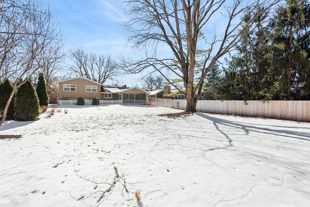 1210 Wing Avenue, St. Charles, IL 60174