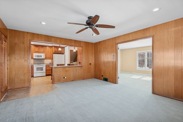 1210 Wing Avenue, St. Charles, IL 60174