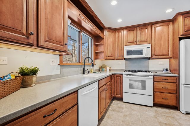 1210 Wing Avenue, St. Charles, IL 60174