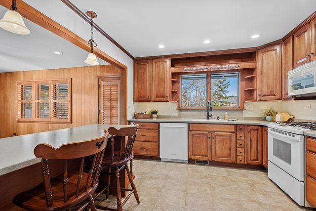 1210 Wing Avenue, St. Charles, IL 60174