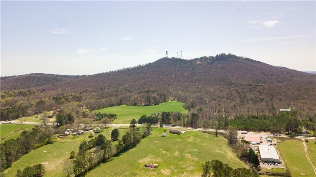 Image 4 of property listing at 4900 Spot Road, Cumming, GA 30040
