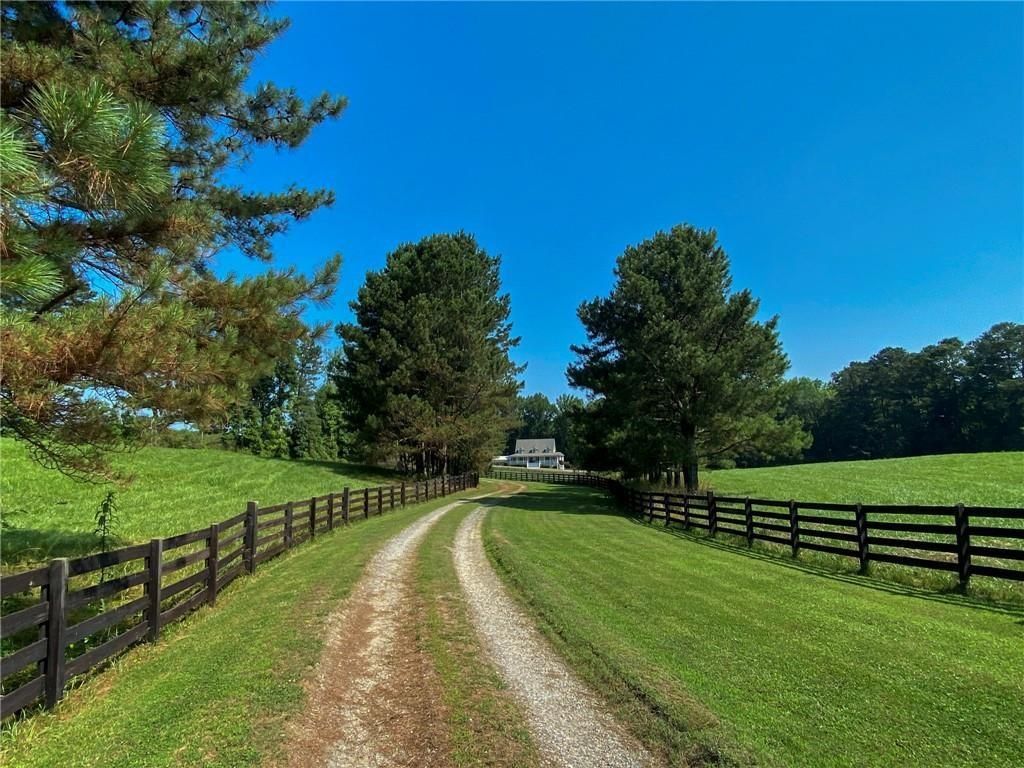 Image 6 of property listing at 4900 Spot Road, Cumming, GA 30040