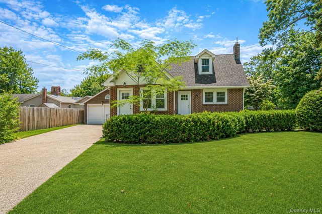 44 Elizabeth Avenue, Smithtown, NY 11787