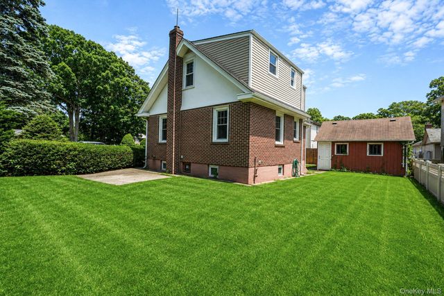 44 Elizabeth Avenue, Smithtown, NY 11787