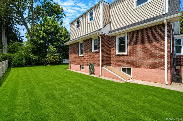 44 Elizabeth Avenue, Smithtown, NY 11787