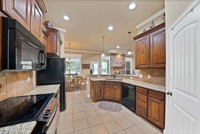 112 Meadow Arbor Drive, Weatherford, TX 76085