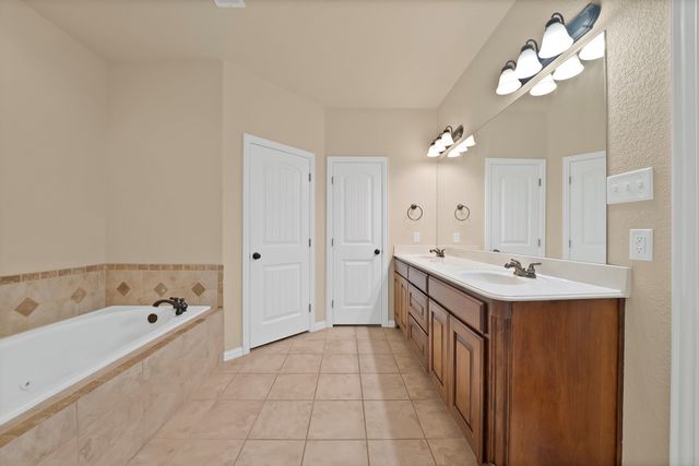 112 Meadow Arbor Drive, Weatherford, TX 76085