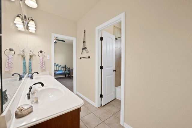 112 Meadow Arbor Drive, Weatherford, TX 76085