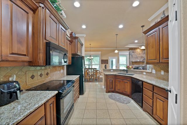 112 Meadow Arbor Drive, Weatherford, TX 76085