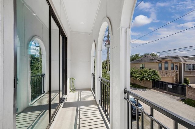 5232 Schuler Street, Houston, TX 77007