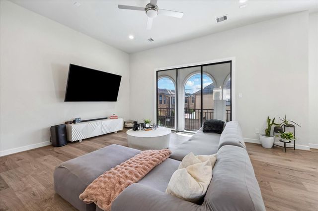 5232 Schuler Street, Houston, TX 77007