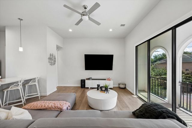 5232 Schuler Street, Houston, TX 77007