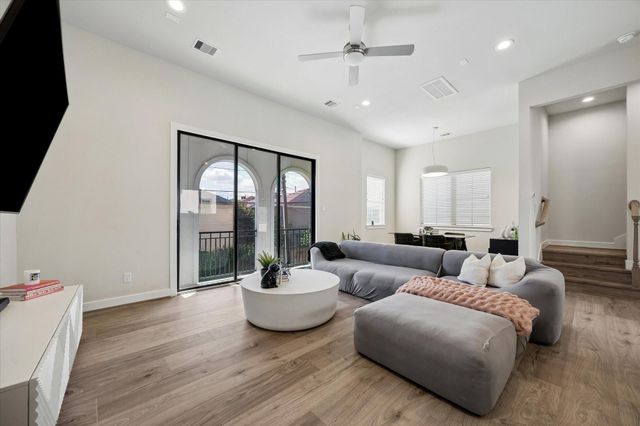 5232 Schuler Street, Houston, TX 77007
