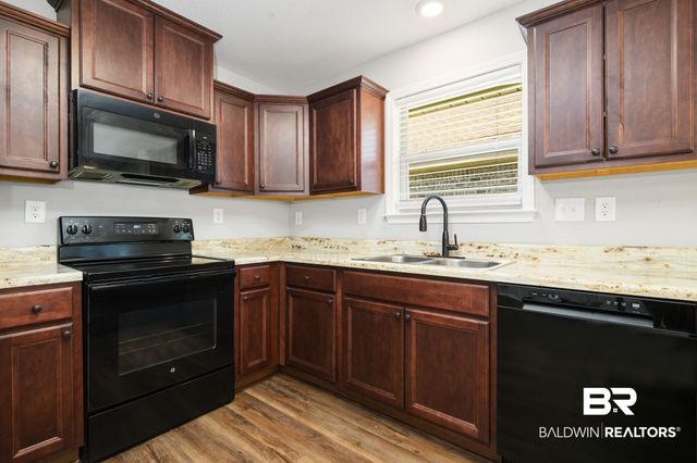 1137 S Forest Glen Drive, Mobile, AL 36618