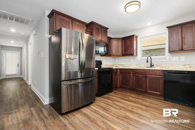1137 S Forest Glen Drive, Mobile, AL 36618