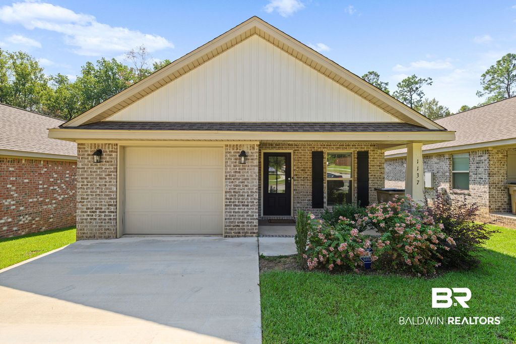 1137 S Forest Glen Drive, Mobile, AL 36618