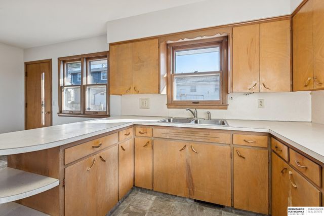 4462 G Street, Omaha, NE 68107