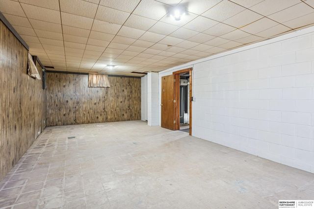 4462 G Street, Omaha, NE 68107