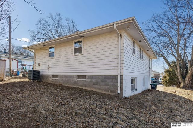 4462 G Street, Omaha, NE 68107