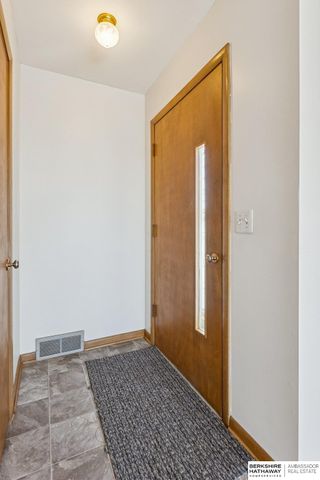 4462 G Street, Omaha, NE 68107