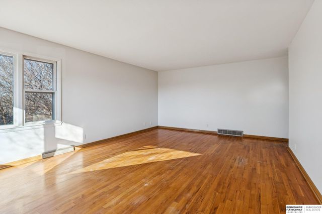 4462 G Street, Omaha, NE 68107