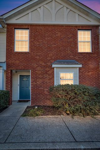 8015 Mickey Katz Cir, La Vergne, TN 37086