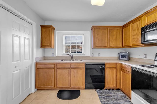 8015 Mickey Katz Cir, La Vergne, TN 37086